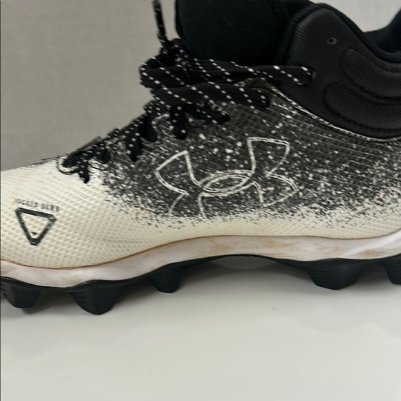 Under Armour Black and White Sneakers with Modern Speckle Design - Picture 5 of 6